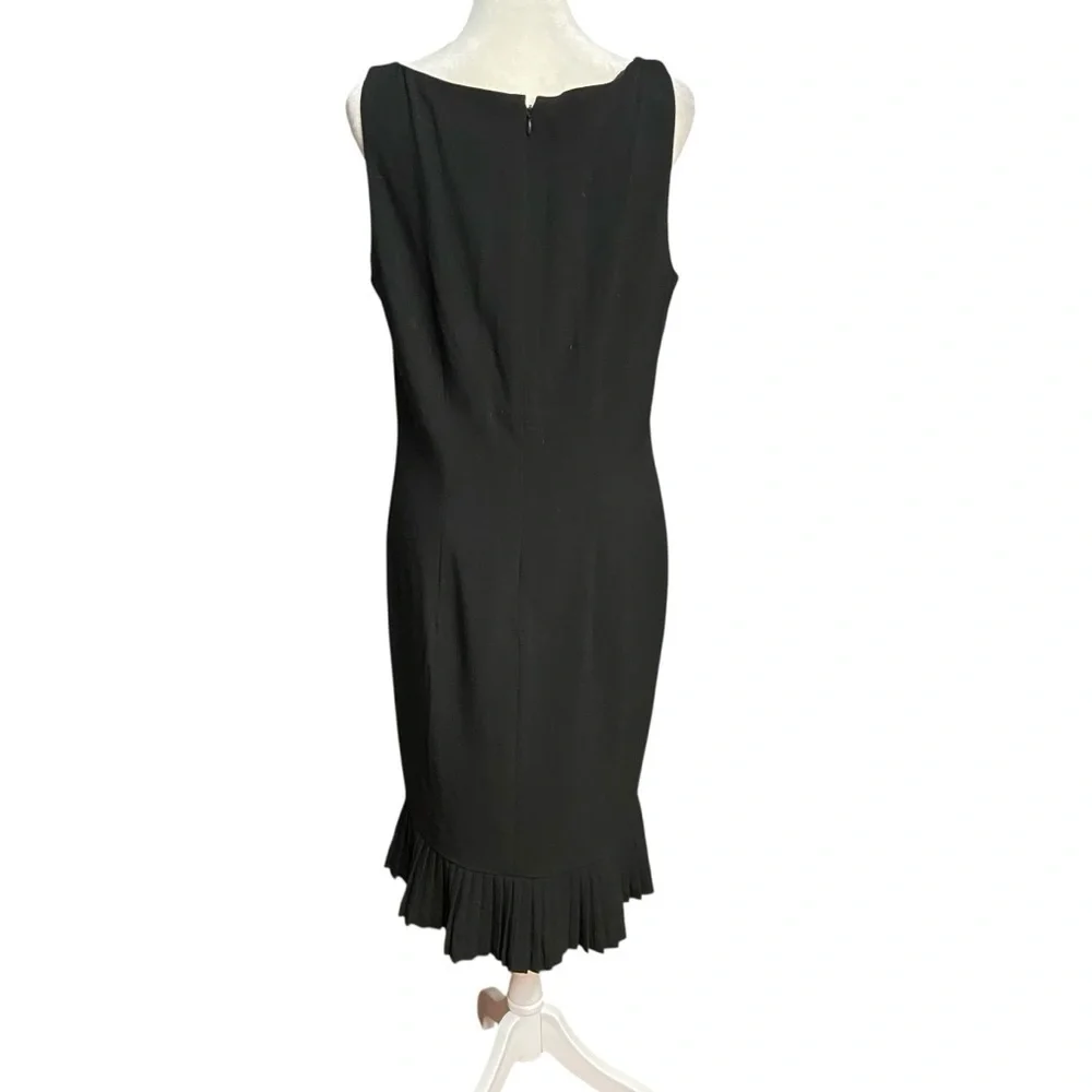 Bandolino Sleeveless Shift Dress Size 10 Black Bottom Ruffle Stretch LBD Classic - Picture 3 of 11